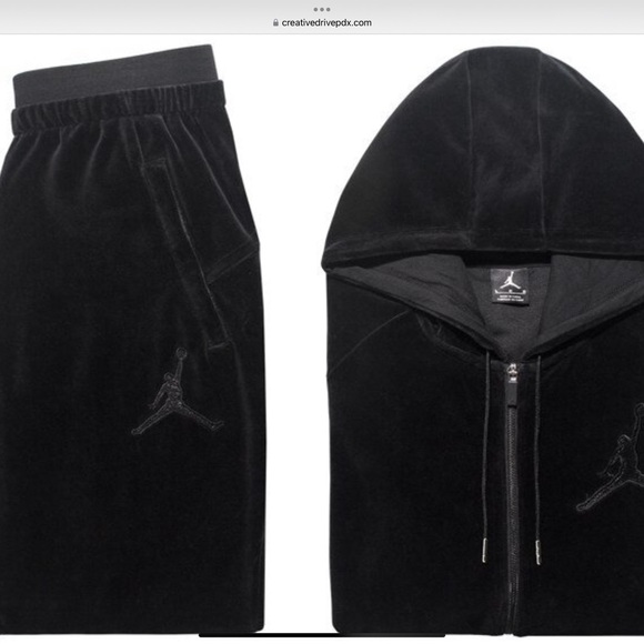 Rare Jordan Velour tracksuit with matching backpack. The size is XXL . - Picture 2 of 16